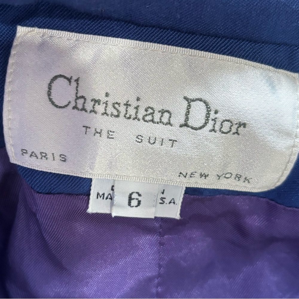 Christian Dior Women's Paris Blazer
Suit Jacket Size:6, NEW YORK
Blue - Picture 15 of 17